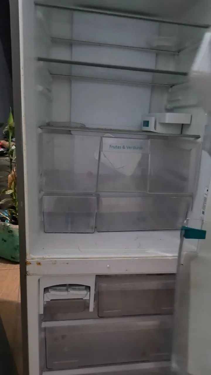 Geladeira inverter Panasonic 