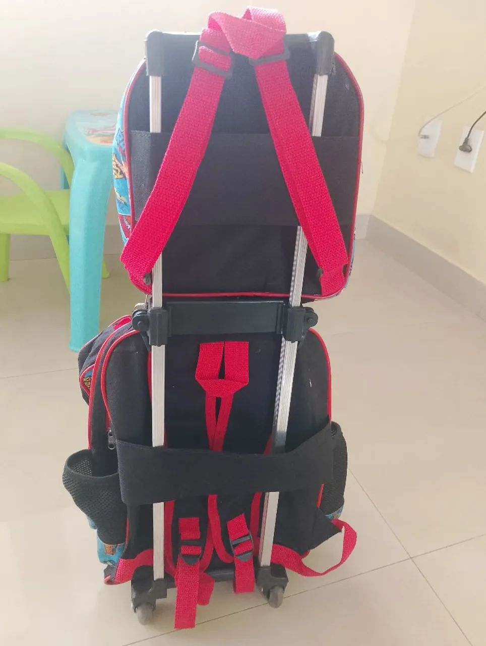 Mochila kit com 3 usada conservada 65 reais retirada setor o  - Foto 2
