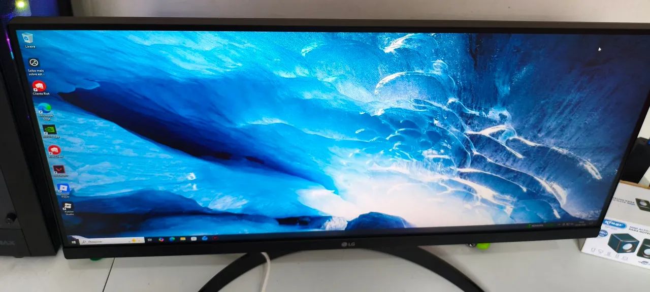 Monitor gamer LG entre 24 e 28 polegadas quase 4 meses de uso 