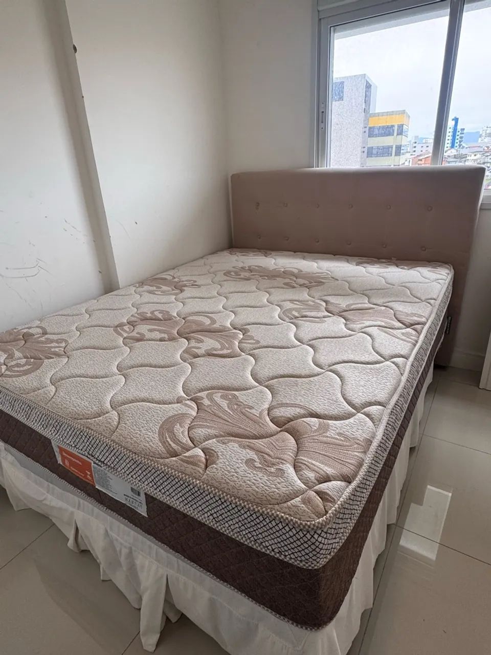 Cama box com cabeceira- estado de nova, usada apenas 2 meses 