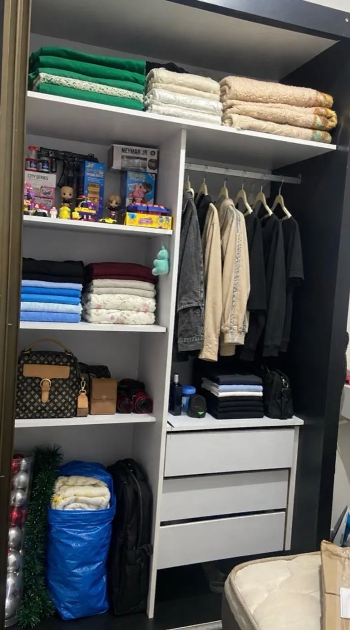 Guarda-roupa com espelho, prateleiras e 3 gavetas - Foto 3
