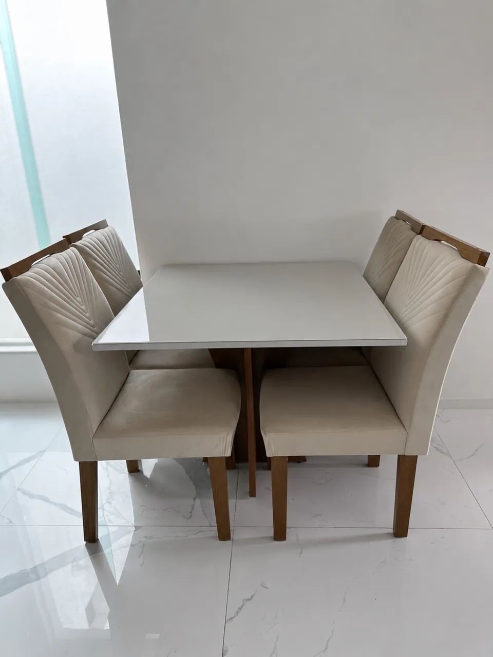 Mesa 4 cadeiras 