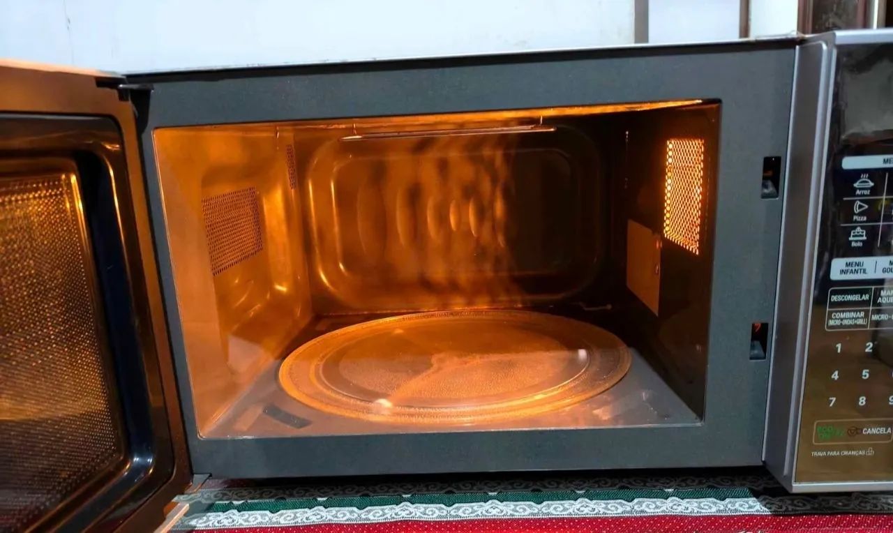 MICROONDAS ESPELHADO COM GRILL - Foto 3