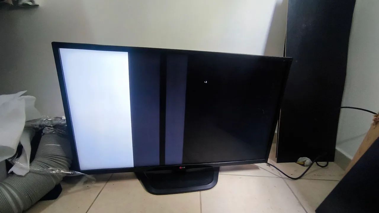 3 televisões com tela quebrada - Foto 5