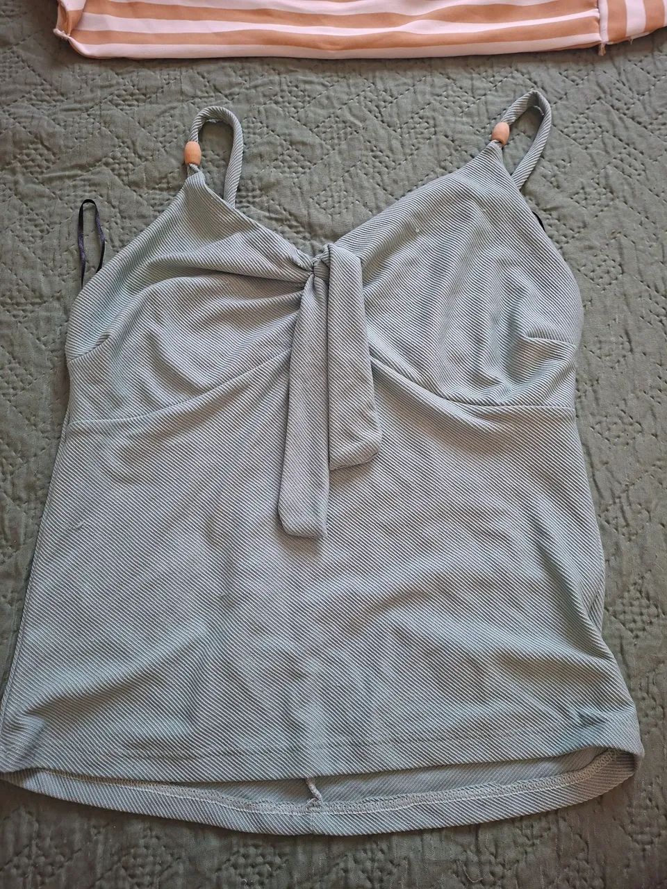 Duas blusas em boas condições  - Foto 3