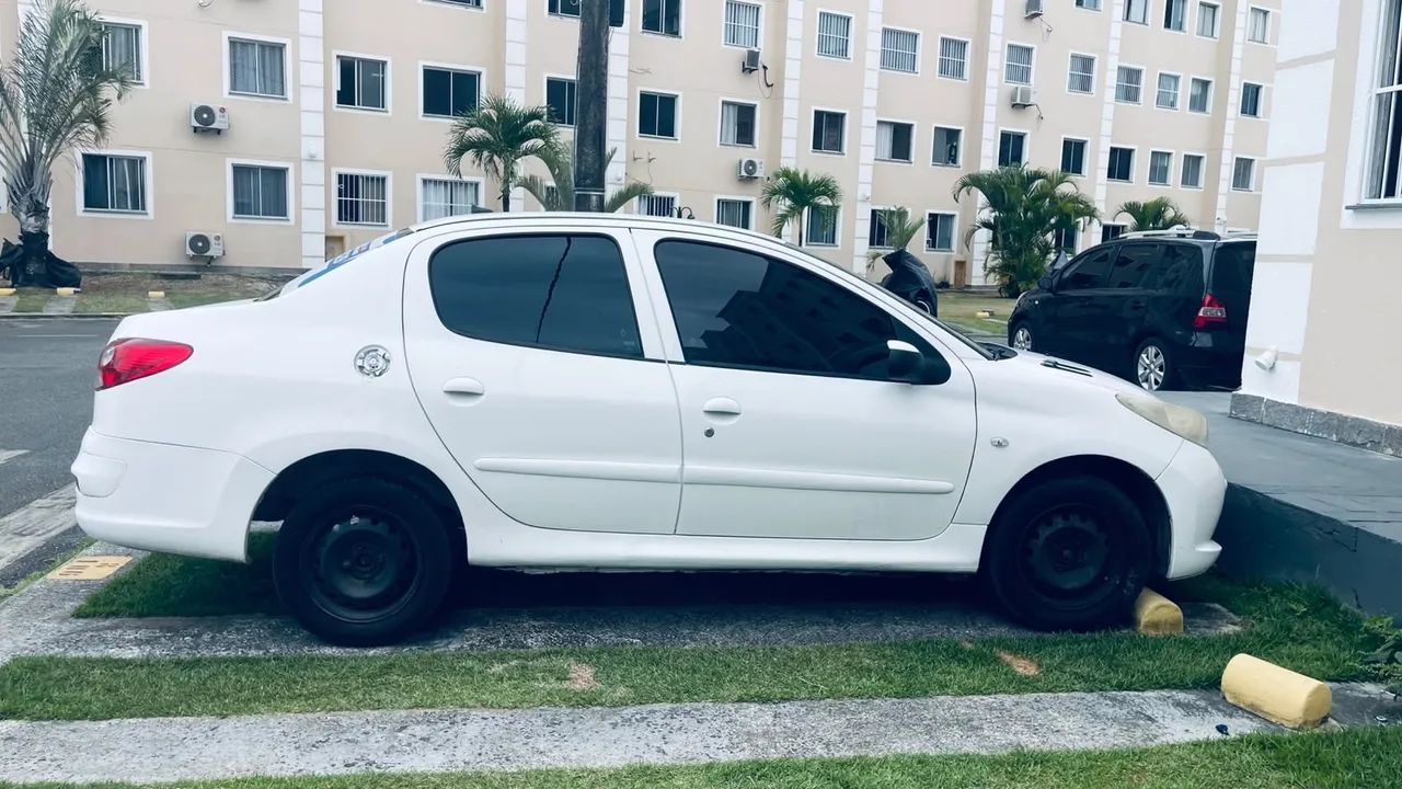 Peugeot 207 207 Sedan Passion XR 1.4 Flex 8V 4p 2013
