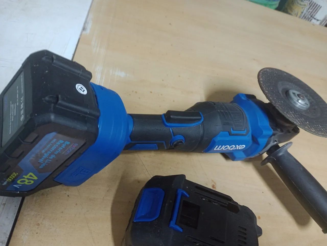Lixadeira exbom 2 baterias brusheles 21v seminova,! - Foto 6
