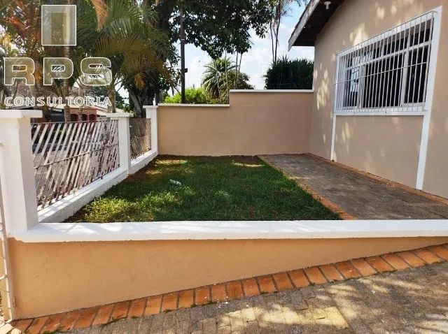 Casa no Jardim Nirvana ,com 03 quartos, sendo 01 suíte com armário, Sala com 02 ambientes 