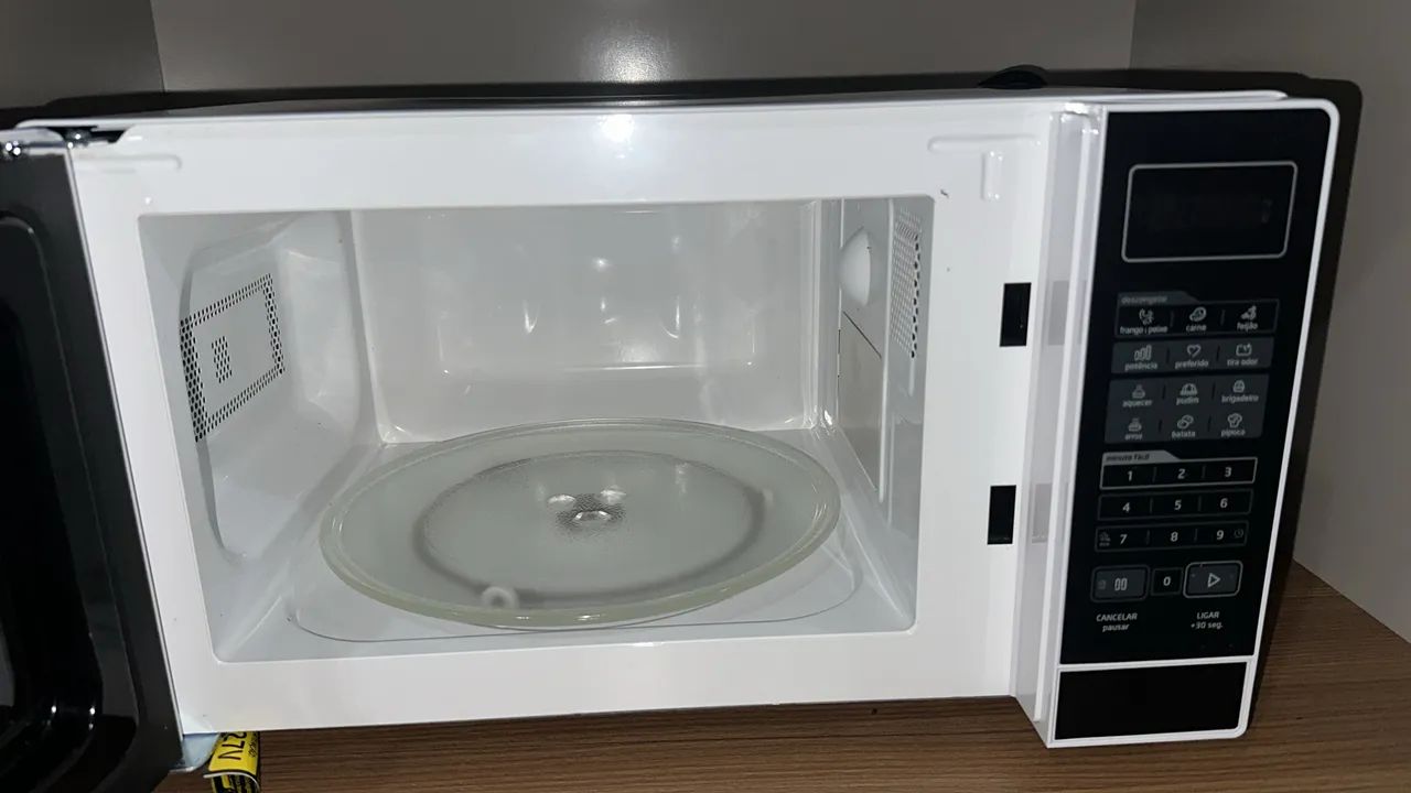 Microondas 20 litros Midea - Foto 2