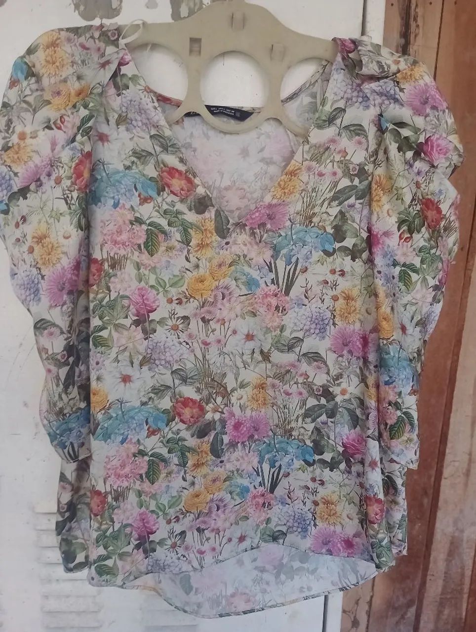 Top multicolor da Zara decote em V - Foto 3