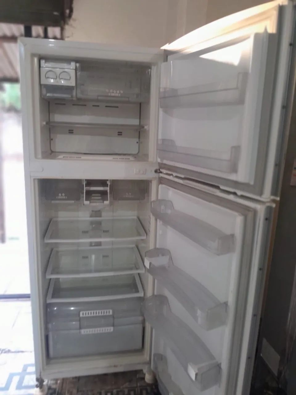 GELADEIRA ELETROLUX 220v FRETE GRÁTIS - Foto 2