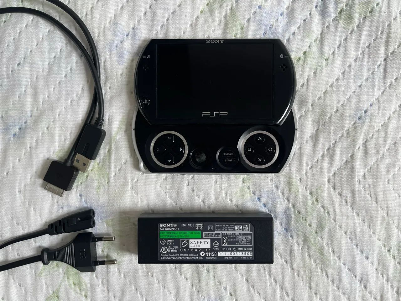 PSP Go Desbloqueado 16gb + 64gb + carregador original