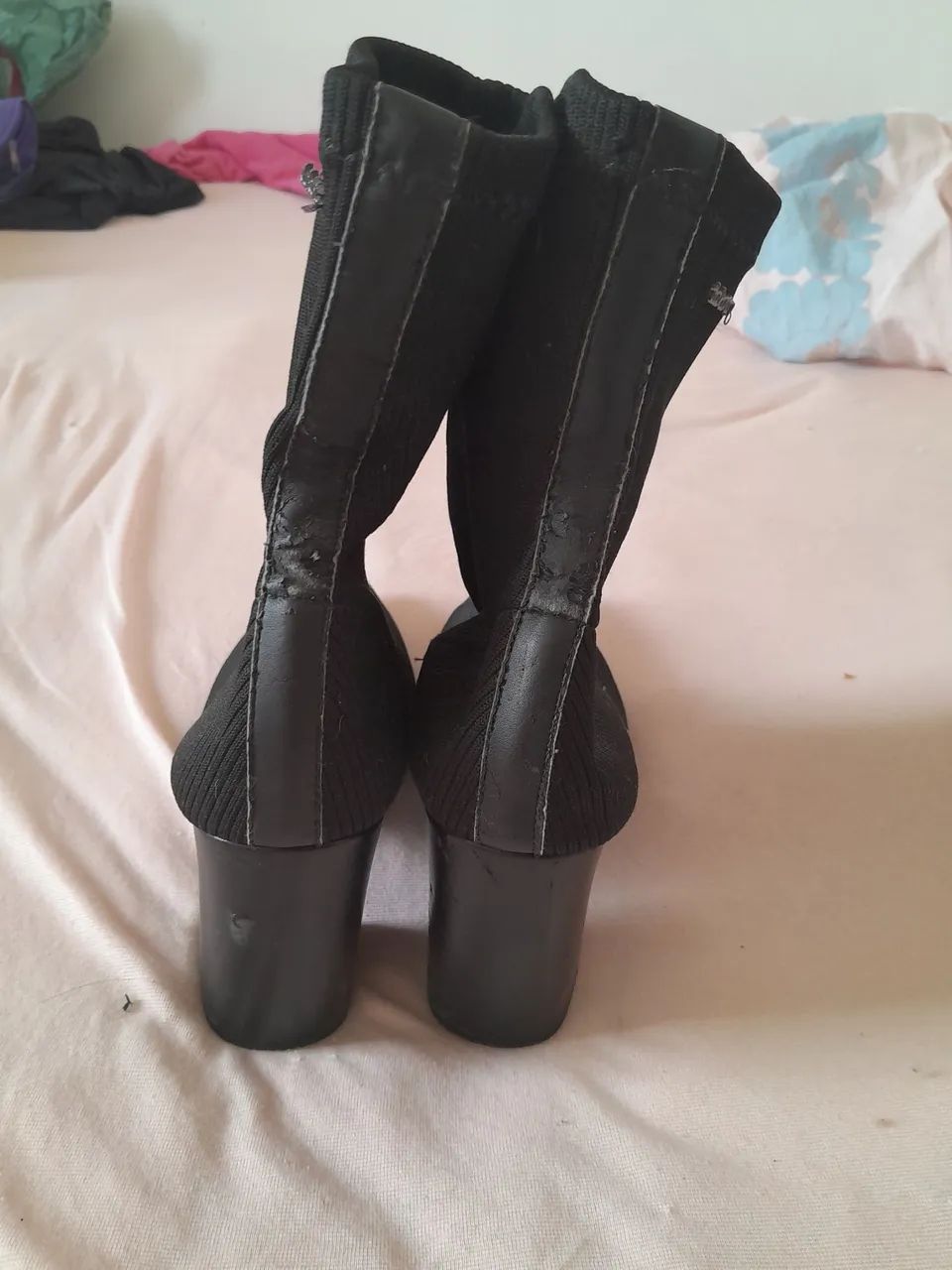 Vendo bota preta, cano de tecido. - Foto 3