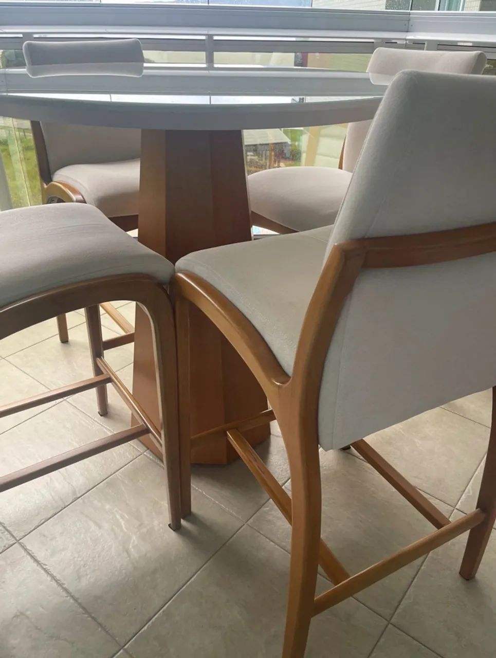 Conjunto bistrô - Mesa com 1mt de diâmetro + 6 Banquetas - Foto 2
