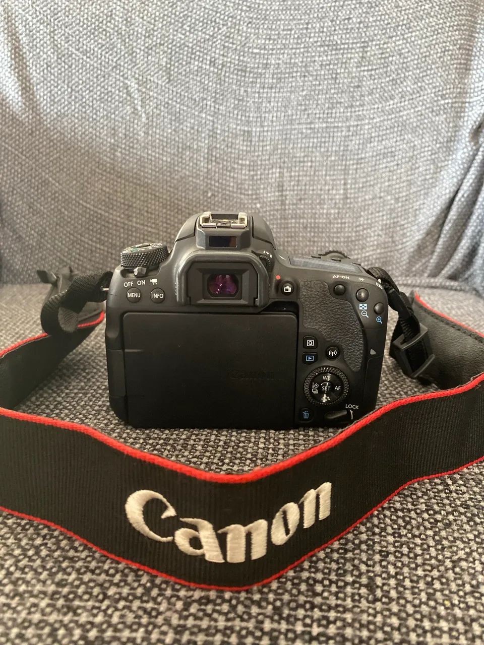 Câmera canon 77D muito nova - Foto 2