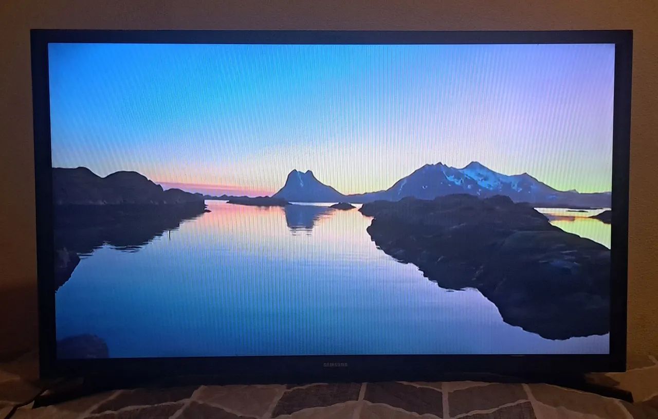 Smart TV Samsung 32 polegadas funcionando 