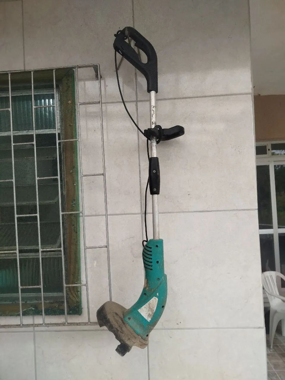 Roçadeira elétrica 