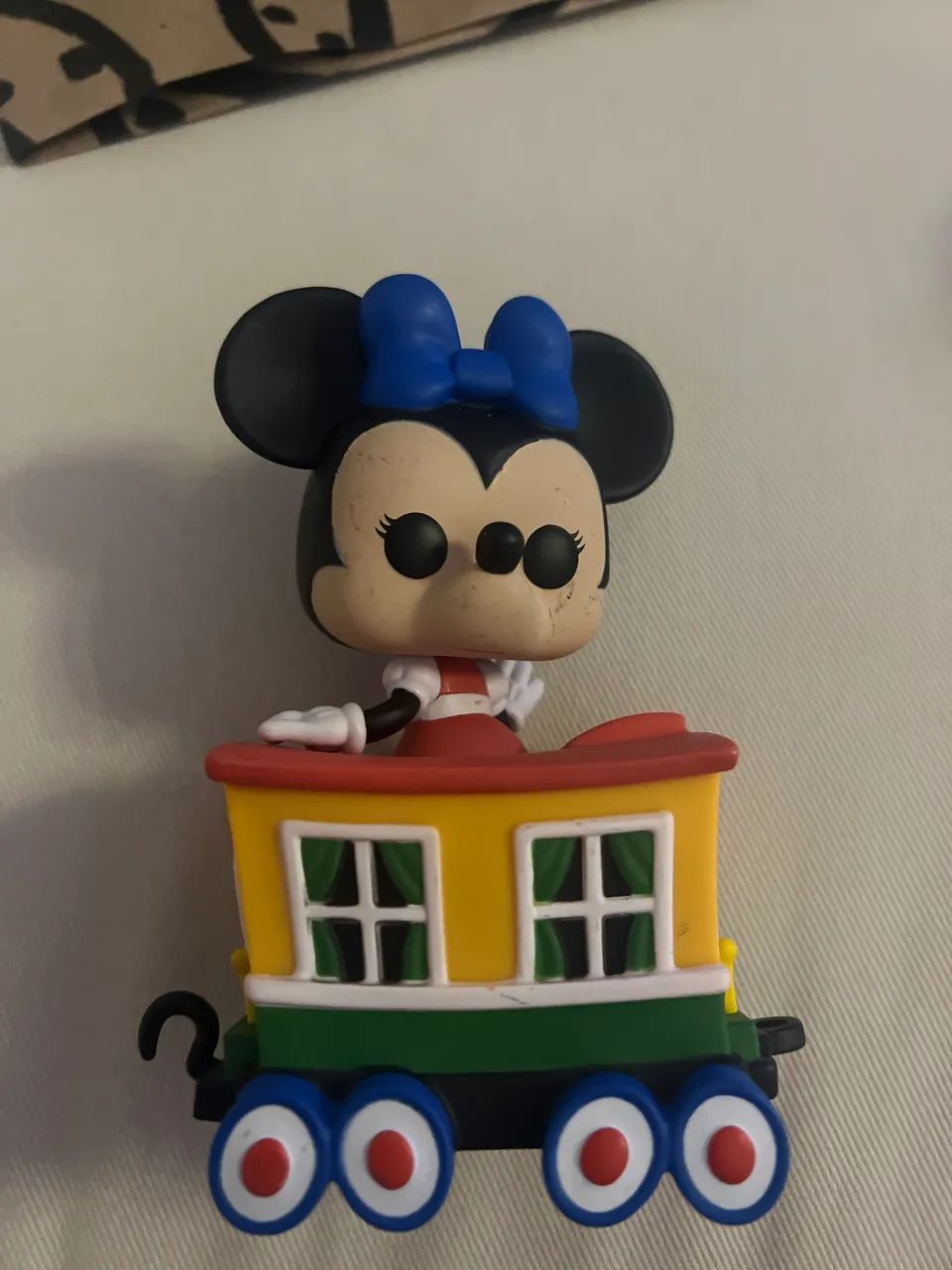 Pop Funko Minie no trem 