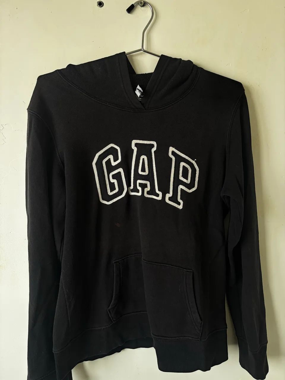 Moletom GAP com logo preto - Foto 2