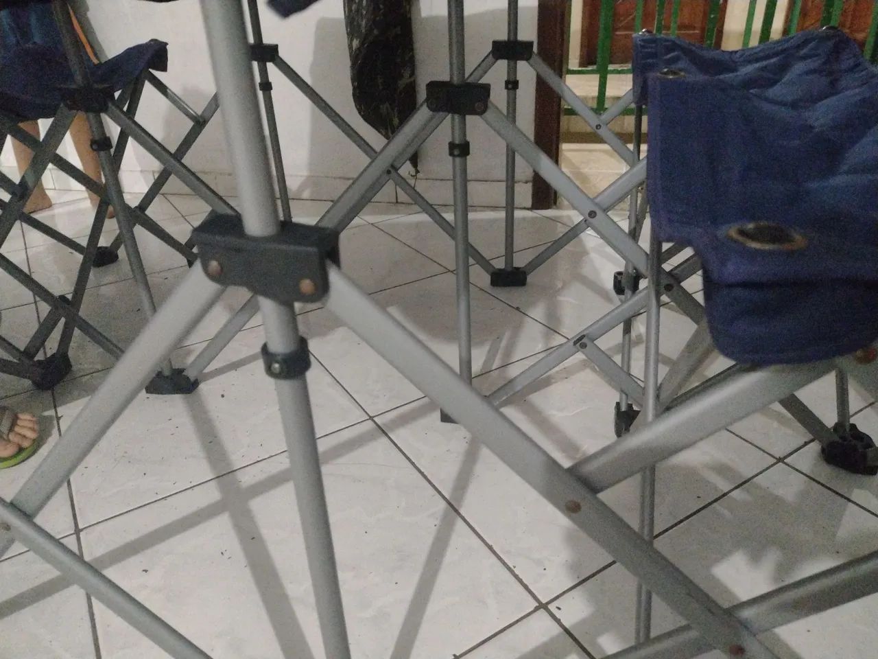 Mesa retrátil para camping ou praia . - Foto 3