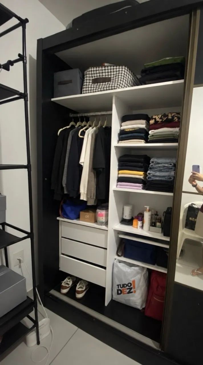 Guarda-roupa com espelho, prateleiras e 3 gavetas - Foto 2