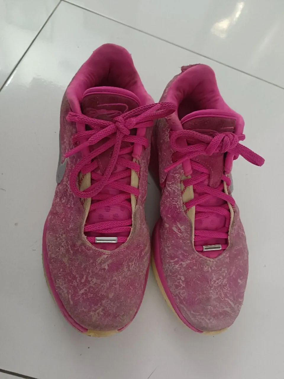 Tênis LeBron XXI