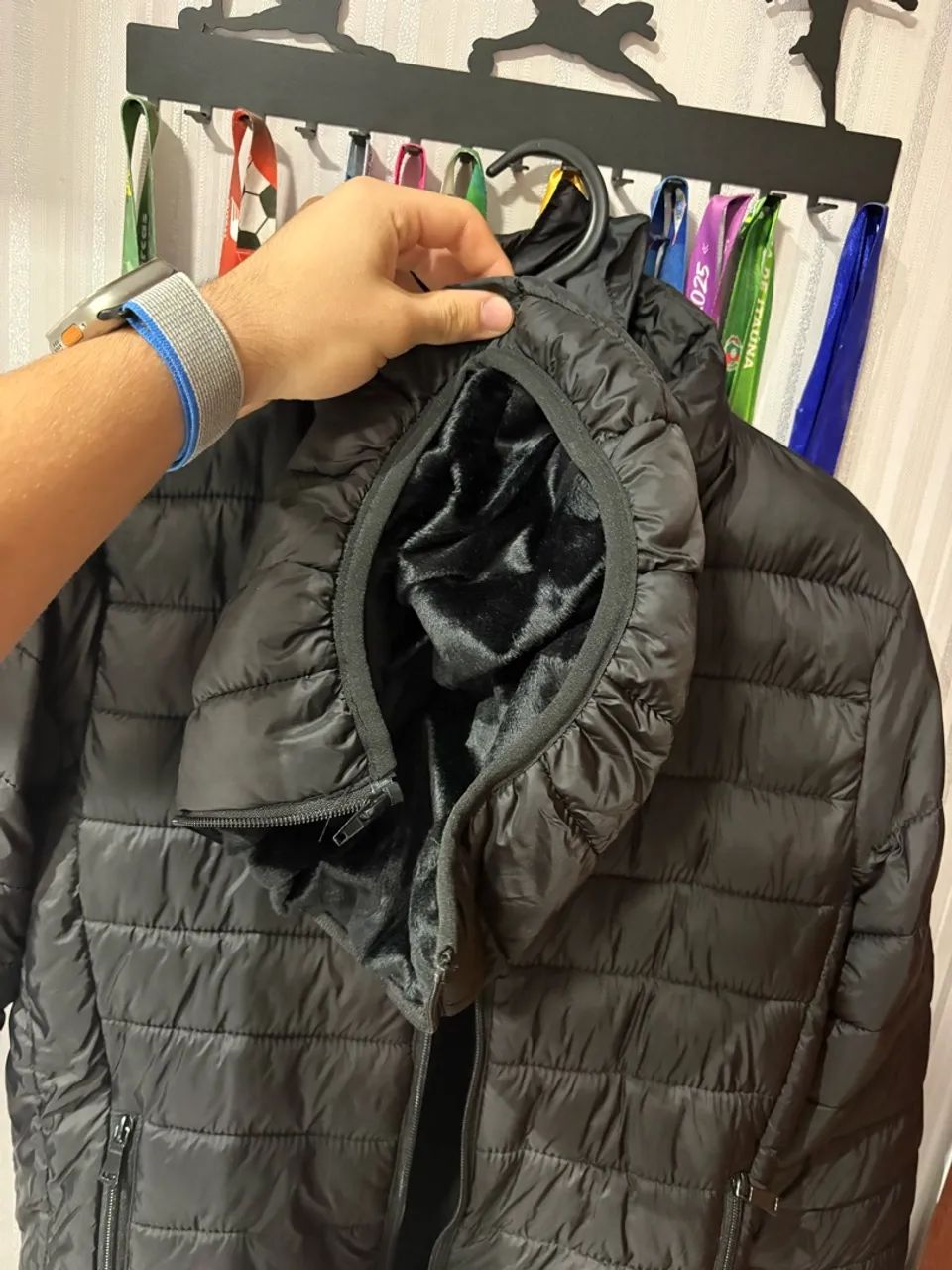 casaco puffer com capuz preto p - Foto 4