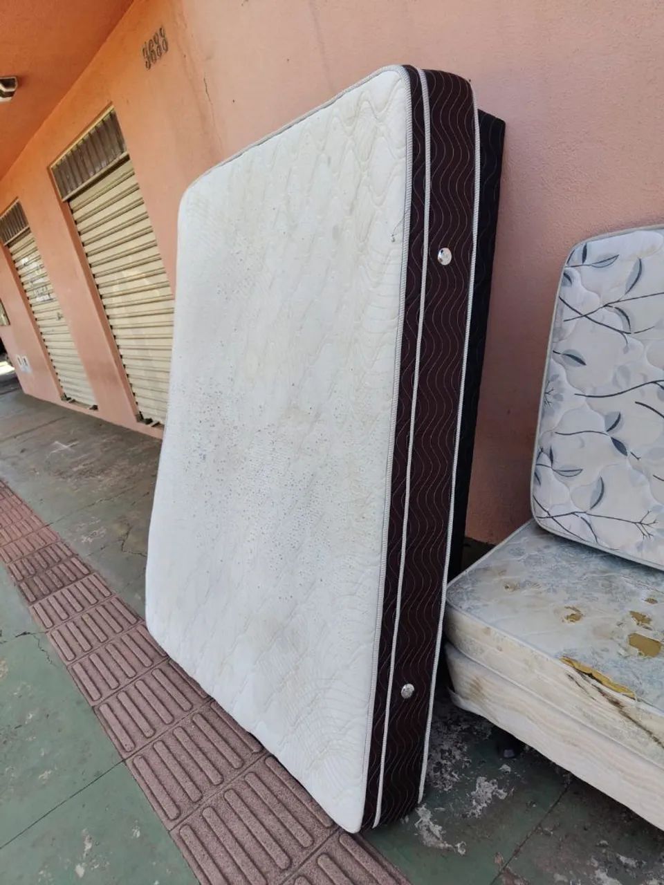 Colchão Queen molas ensacadas usado ((ENTREGO GRATIS)) - Foto 4