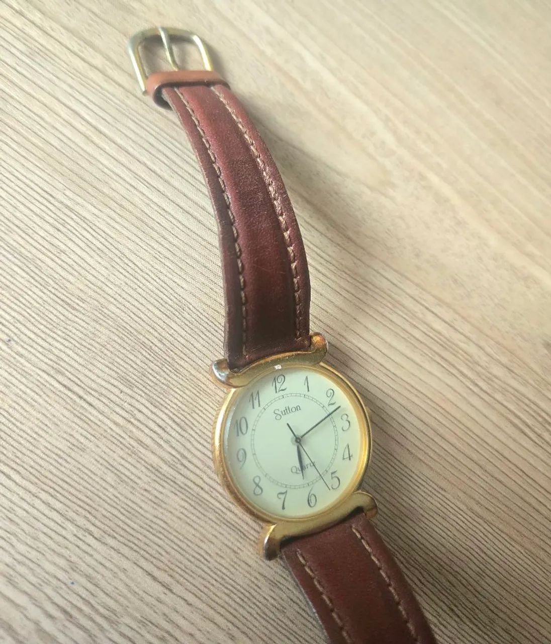 Relógio Sutton (movimento Quartz, com caixa dourada e pulseira de couro marrom) - Foto 2