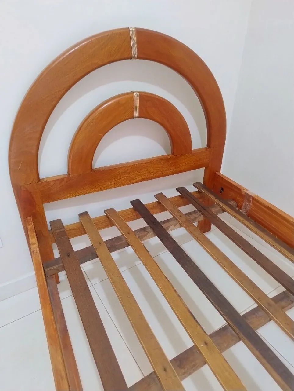 Cama madeira solteiro + colchão  - Foto 4