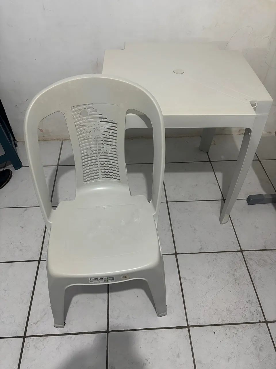 VENDO CADEIRA E MESA DE PLÁSTICO - Foto 2