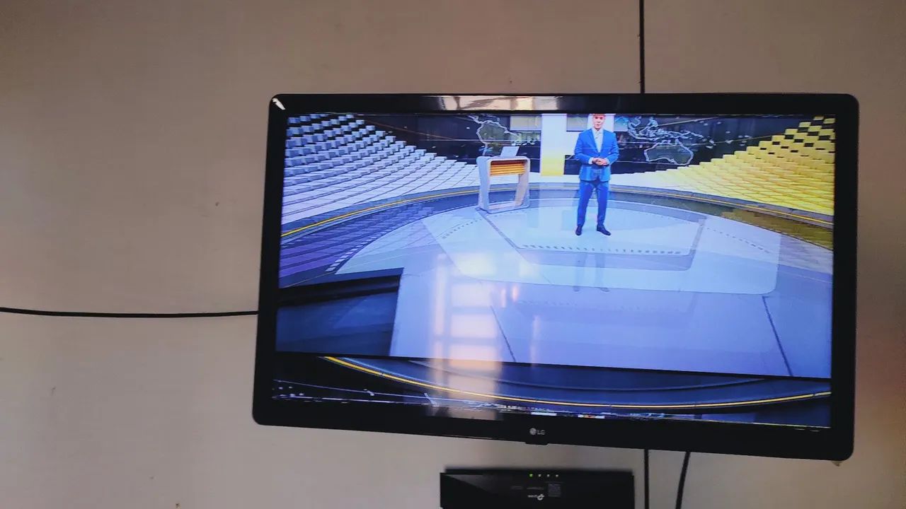Smartv LG 32 (Defeito no Display) Leia o anúncio. - Foto 2