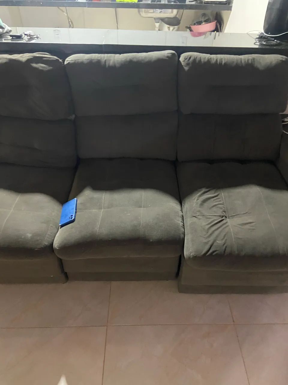 Vendo sofá retrátil de 3 lugares - Foto 2