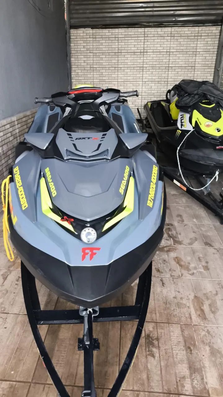 Jet ski rxp-x