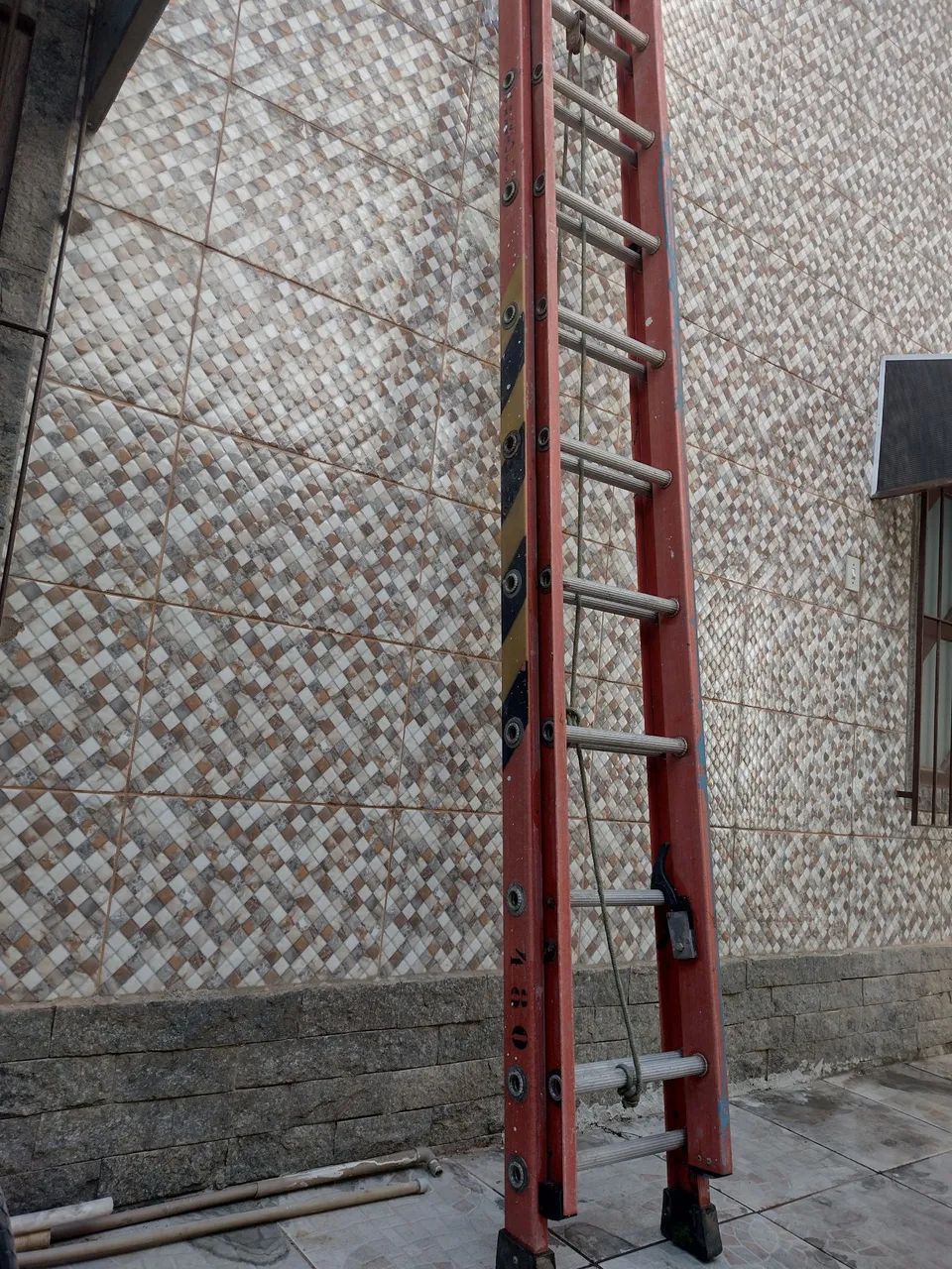 Escada em ótimo estado - Foto 2