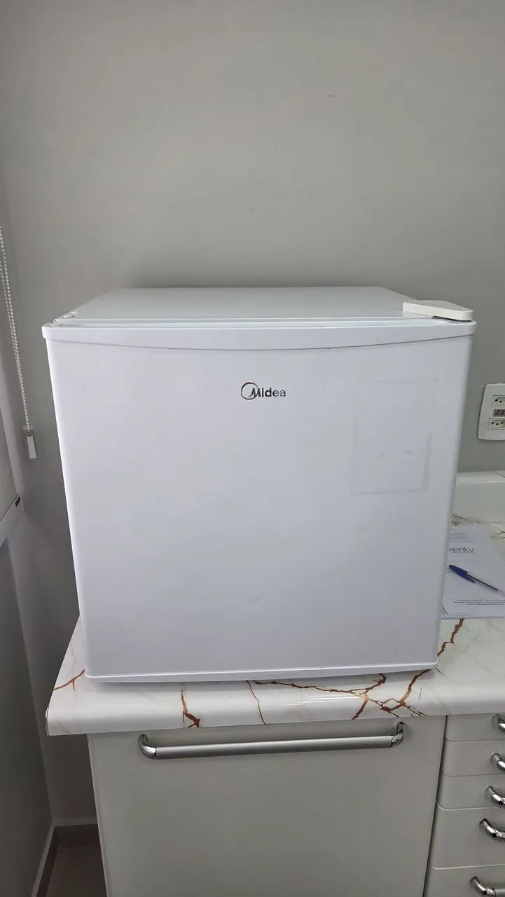 Frigobar Midea 220v 