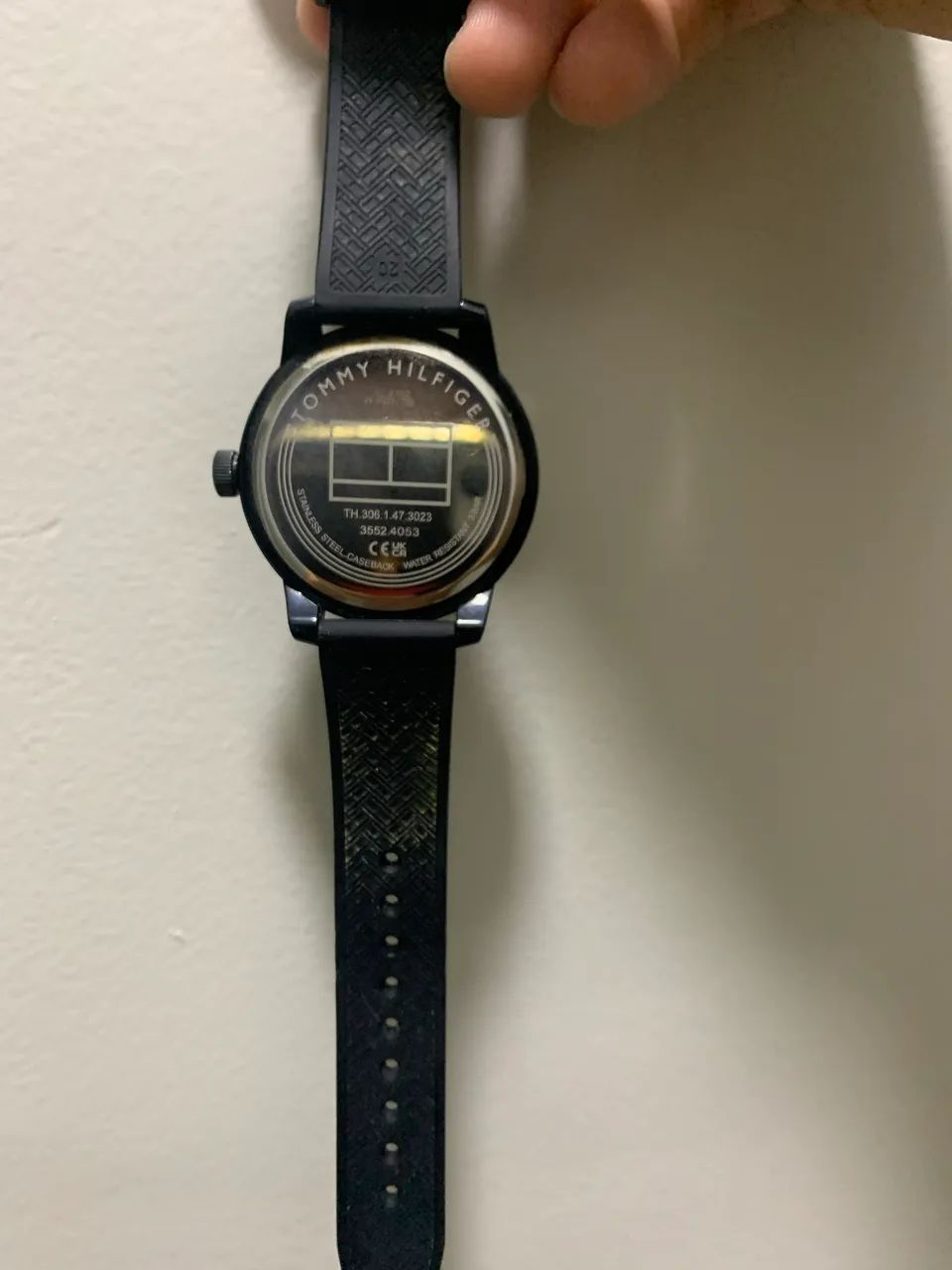 Relógio TOMMY HILFIGER pulseira borracha preta - Foto 4