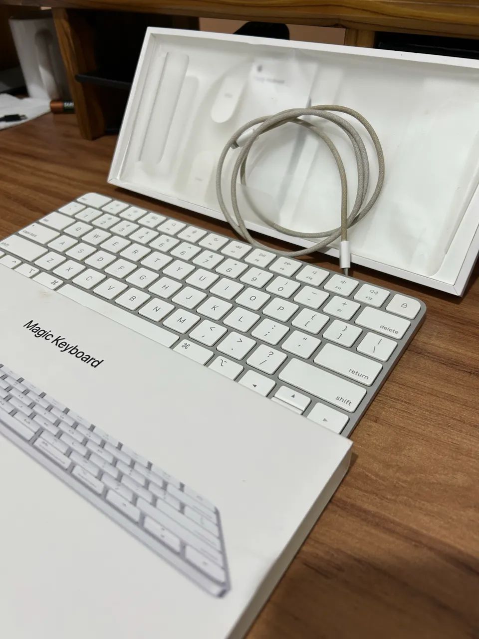 Apple magic keyboard - teclado semi novo com caixa - Foto 2