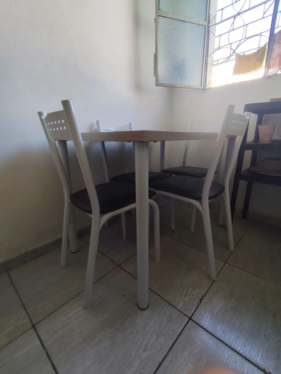 Conjunto mesa com quatro cadeiras - Foto 2