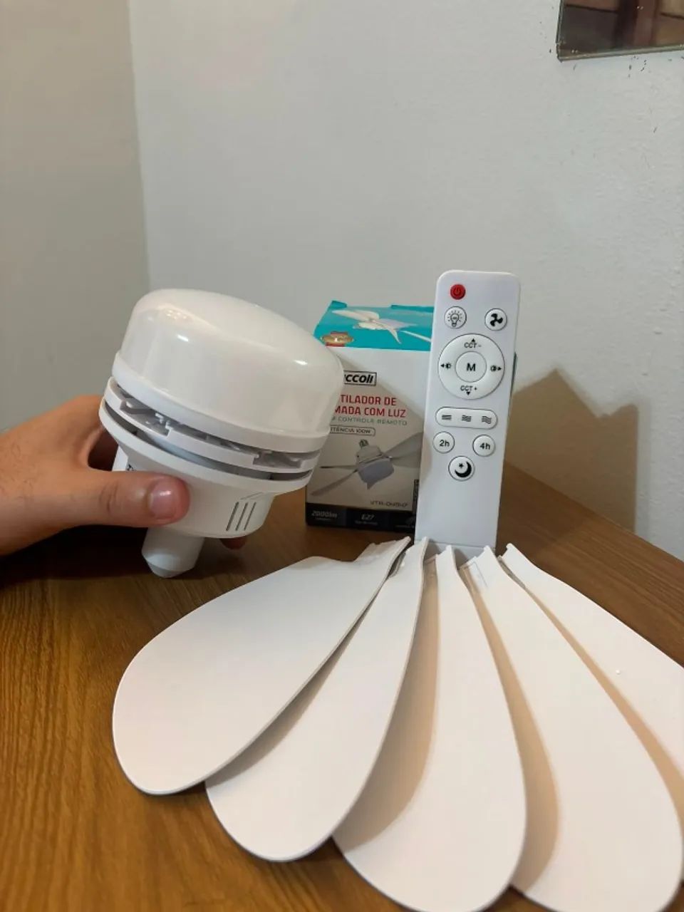 Ventilador de tomada com lâmpada e controle remoto - Foto 3