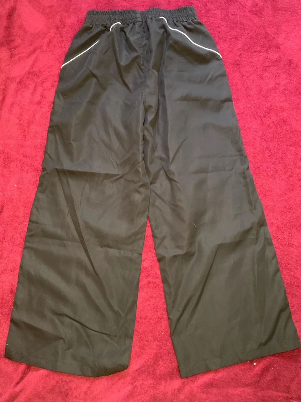 Calça Preta Com Vermelho - Foto 2