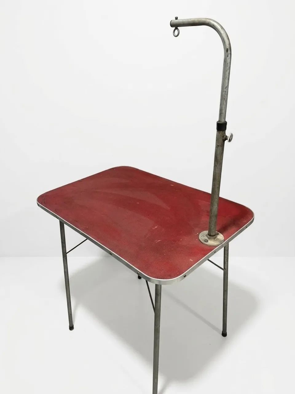 Mesa de tosa com girafa 