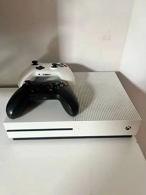 VENDO XBOX ONE S 500GB