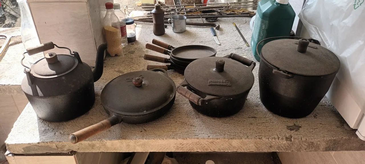 Panelas de ferro, 7 peças.Chaleira 3,4L,frigideira 1,5L,caçarola 2,5L e caldeirão 5L.
