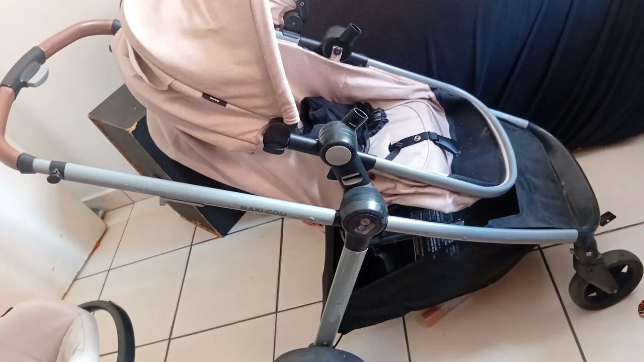 Vendo um carrinho d bebe um bebe conforto e o apoio do bebe conforto td do jeito q tá ai - Foto 4
