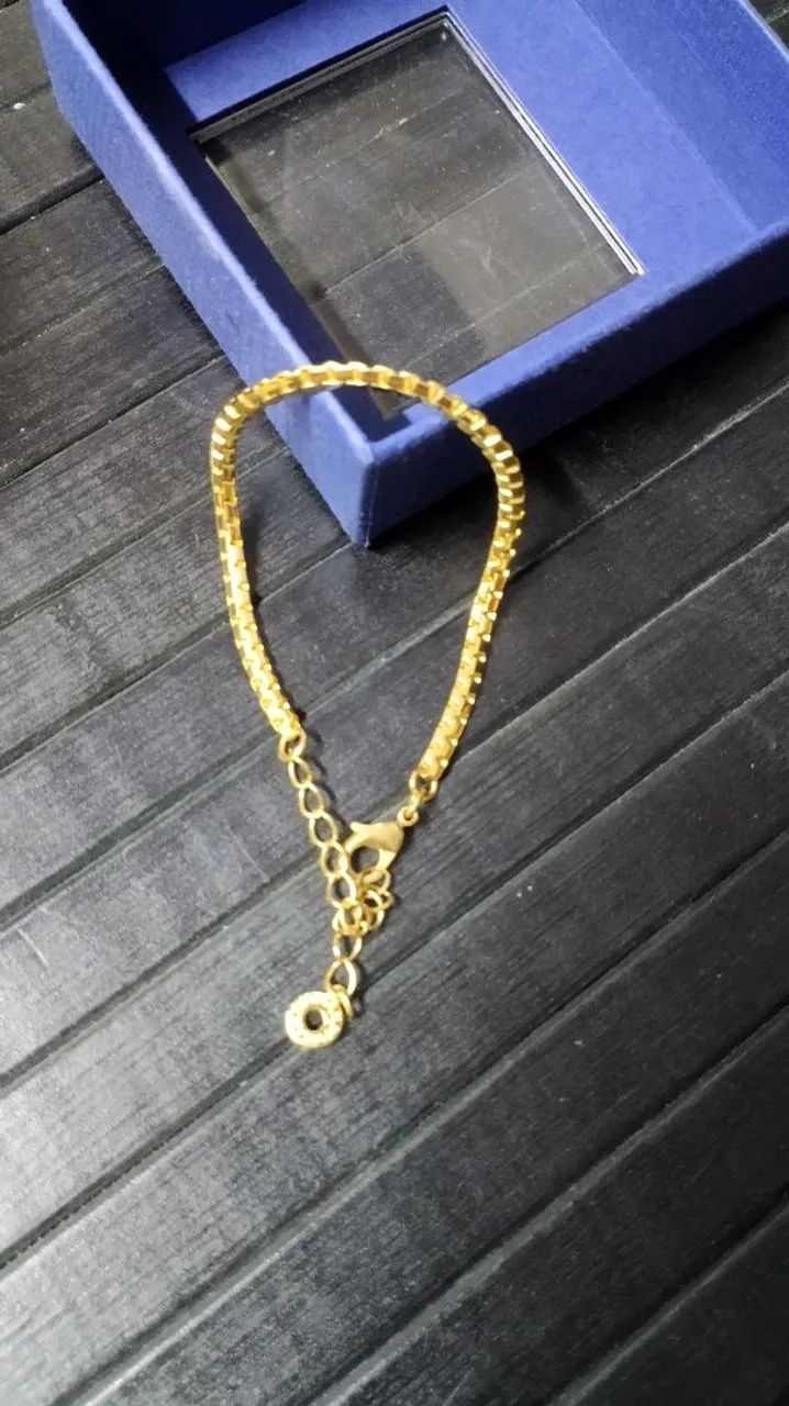 Pulseira trabalhada Morana. Banho Dourado.