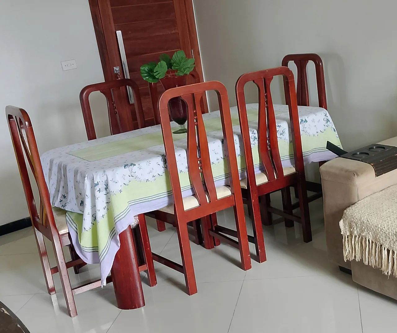 Mesa de 6 cadeiras madeira maciça  - Foto 3