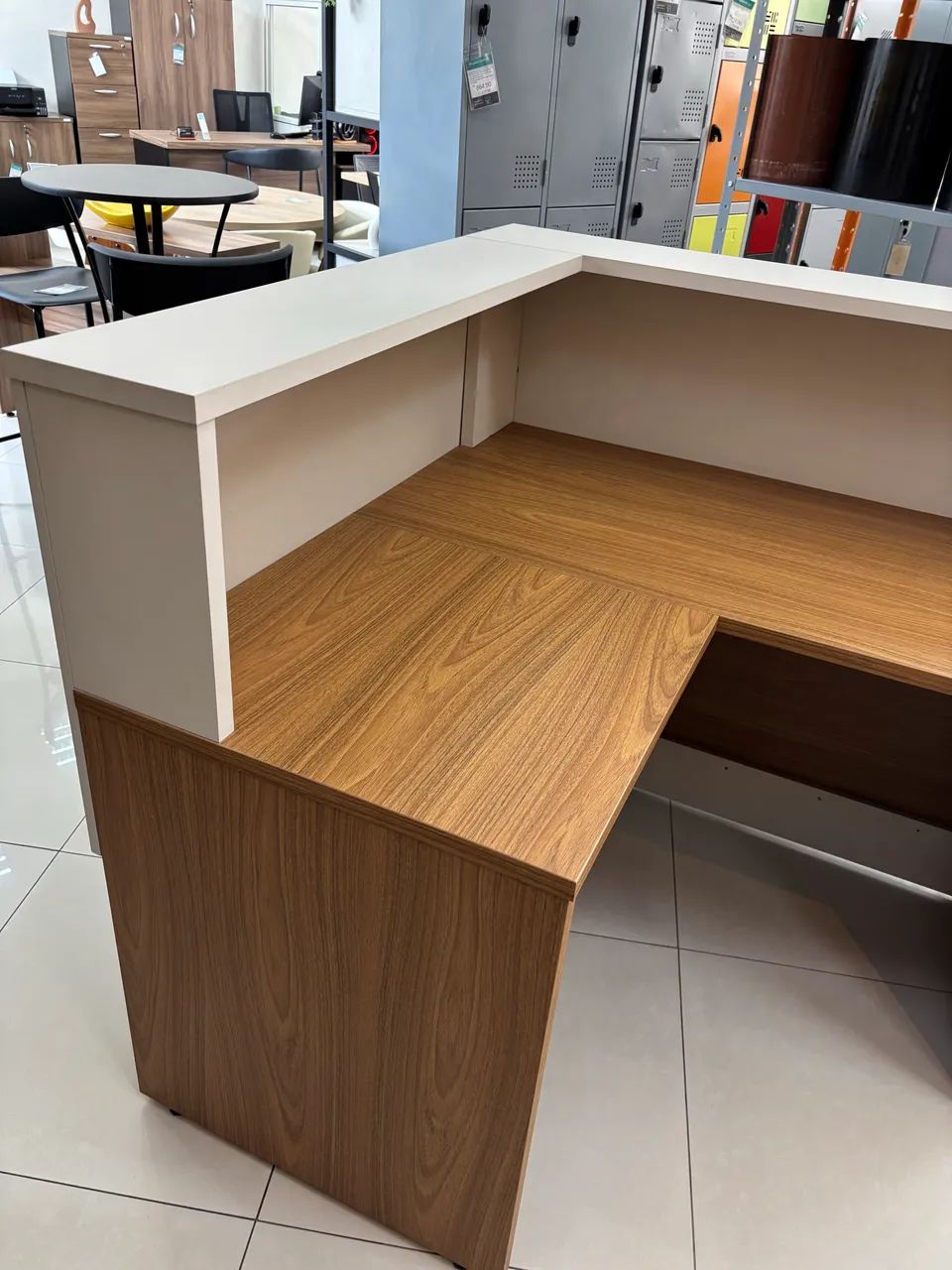 Troca de Showroom - Balcão em L para Recepção com LED - Foto 3