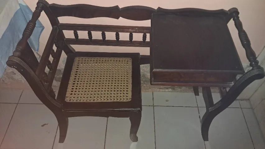 Mesa de telefone antiga