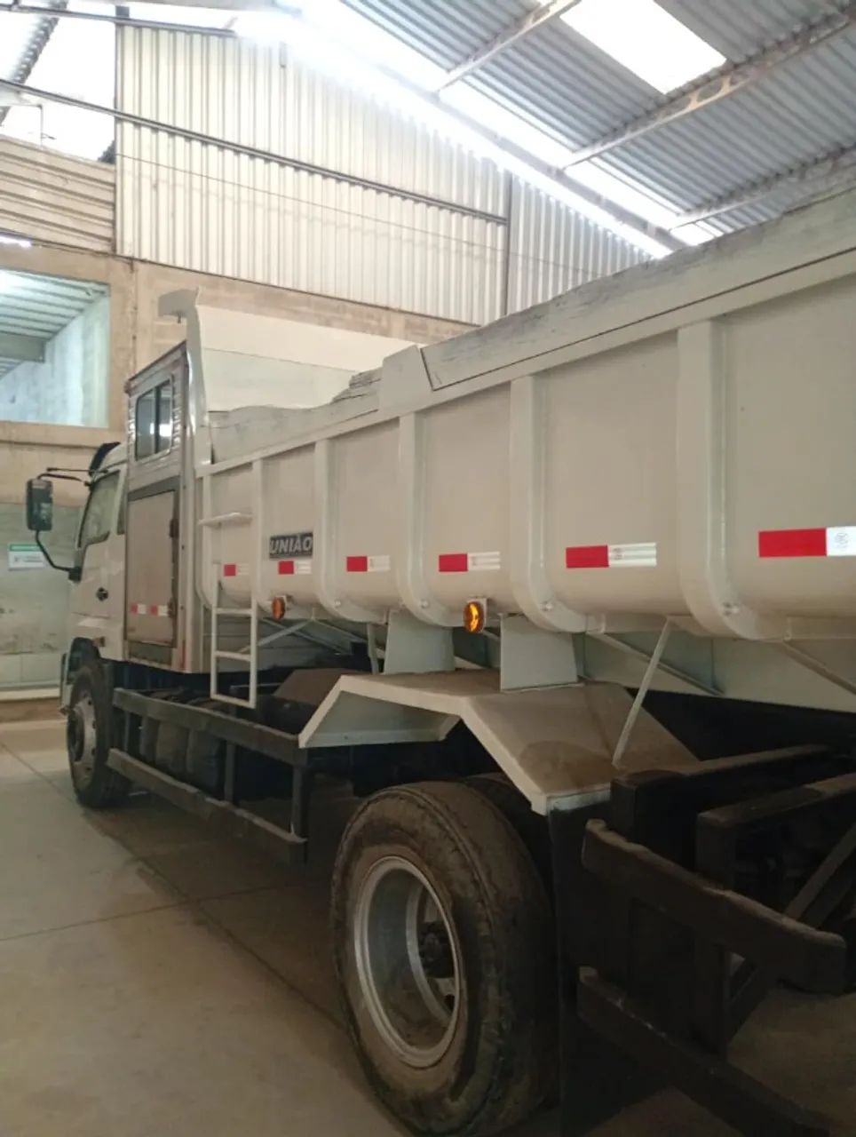Vendo caçamba toco com cabine suplementar - Foto 5